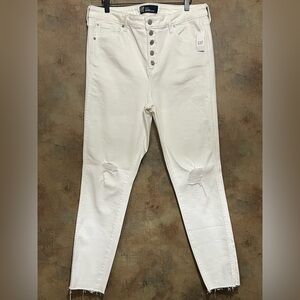 GAP Women’s White Distressed Jeans